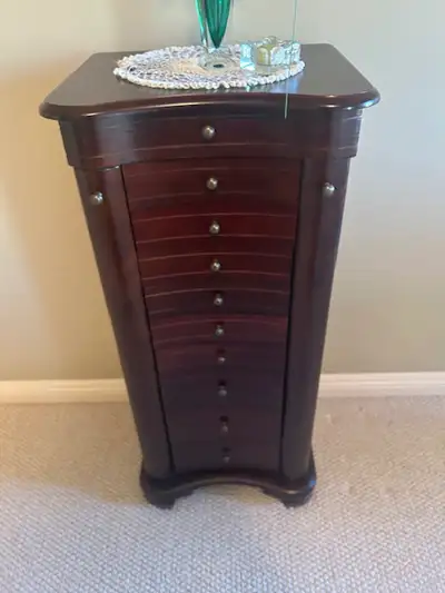 Tired of tangled necklaces and missing earrings? Get your collection completely organized with this...
