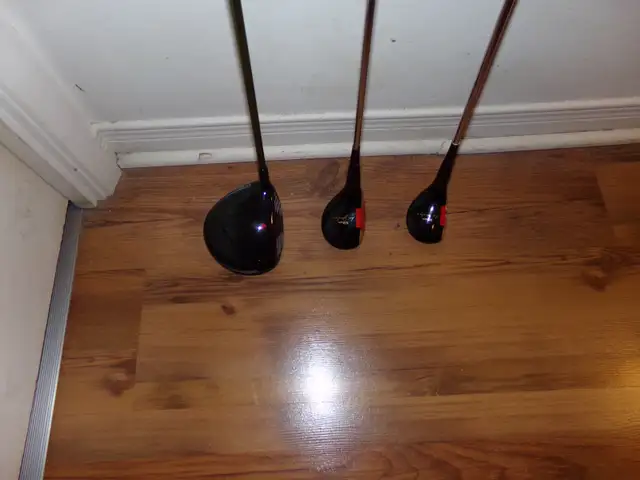 LADIES "WILSON" 11 CLUB SET OF GOLF CLUBS/ALL IN ONE BAG/  CART in Golf in Kingston - Image 10