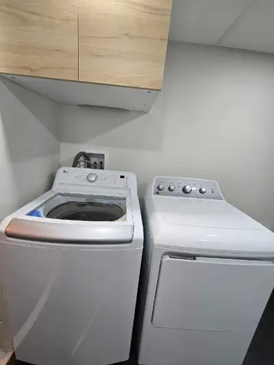 Ensemble laveuse sécheuse Laveuse LG Sécheuse GE encore sous garantie