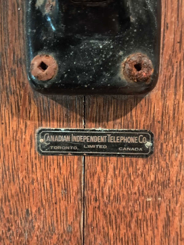 Antique Oak Wall Phone "Canada Independent Telephone Co." in Arts & Collectibles in Kitchener / Waterloo - Image 3