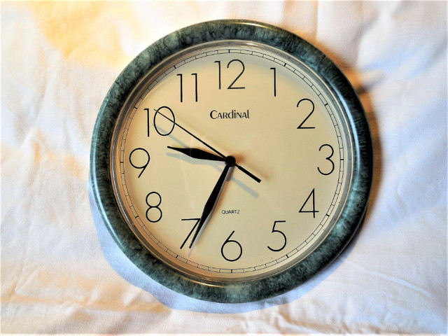 Wall Clock Ikea Style - Batterie Powered in Home Décor & Accents in Strathcona County