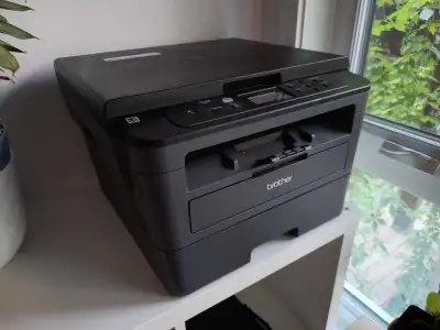 Découvrez cette imprimante noir&blanc Brother multifonction, idéale pour tous vos besoins d'impressi...