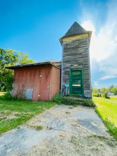 Old church located in Minola Alberta 1 hour west of Edmonton near Barrhead. Power/water/sewer at pro...