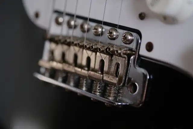 1993 Japan Squier Stratocaster in Guitars in City of Toronto - Image 5