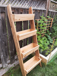 Cedar Vertical Ladder Planter