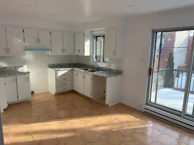 Apartment for Rent (4 ½) Located on the second floor of a charming, quiet sixplex in LaSalle, just s...