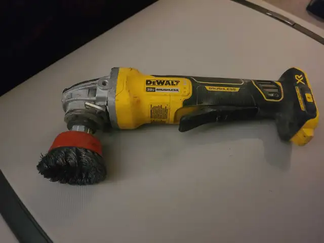 Bunch of dewalt in Power Tools in Calgary - Image 3