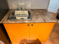 Comptoir avec évier/Countertop with sink.