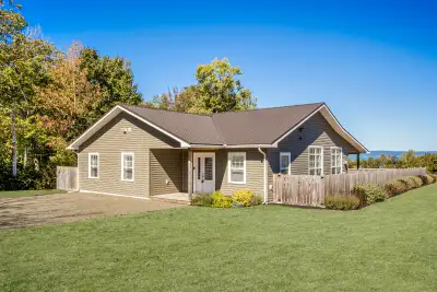 For Rent – 28 Harbourview Rd, Smiths Cove, NS Discover exceptional comfort and coastal living in thi...