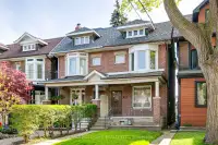 Located in Toronto - It's a 3 Bdrm 2 Bth