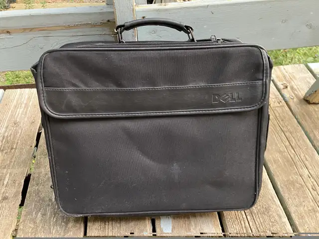 Large DELL Laptop Nylon Briefcase Bag.Shoulder Carrying Case. in Laptop Accessories in Markham / York Region - Image 4