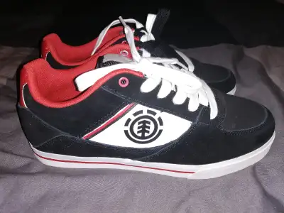 Souliers de marque Element / Jamais porté Grandeur 9 pour hommes Prix demandé : 60$