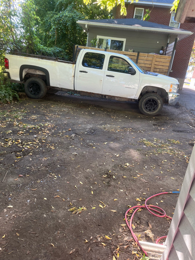 2012 Chevy 2500hd in Cars & Trucks in Cornwall - Image 2