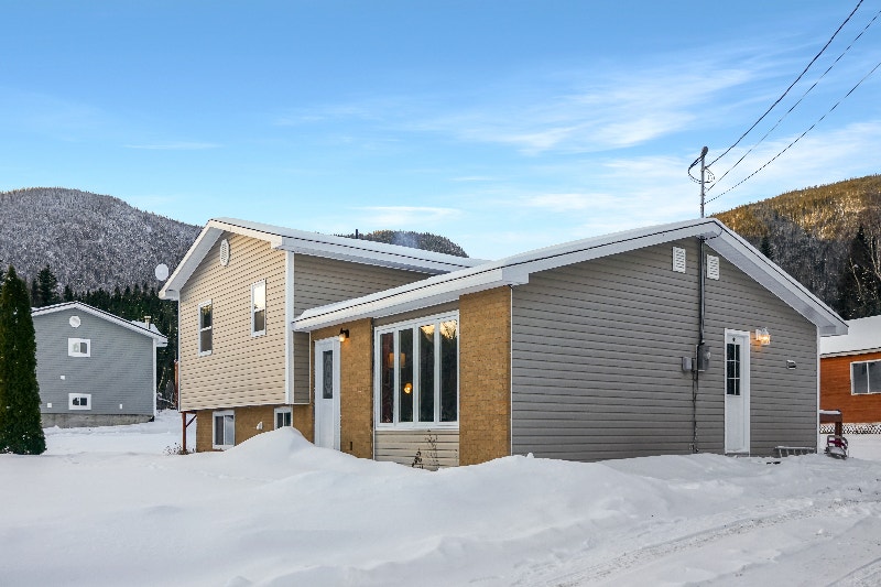 FSBO 3 Bed, 1.5 Bath, 0.46 Acre, Close to Ocean &Main River Park