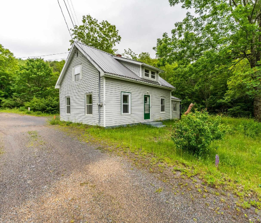 Country Living on 4 Private Acres – 3 Bedroom Home + Detached in Long Term Rentals in Annapolis Valley - Image 2