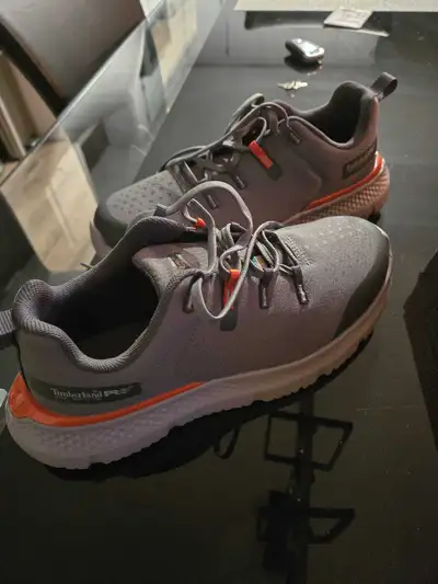 Souliers de travail , View more