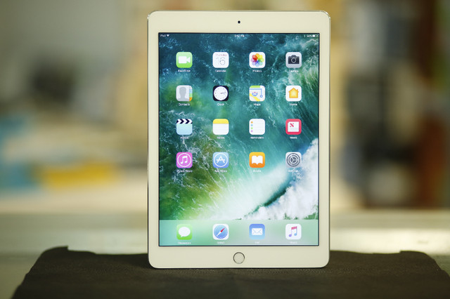 APPLE IPADS AIR 2 FOR SALE in iPads & Tablets in Saskatoon