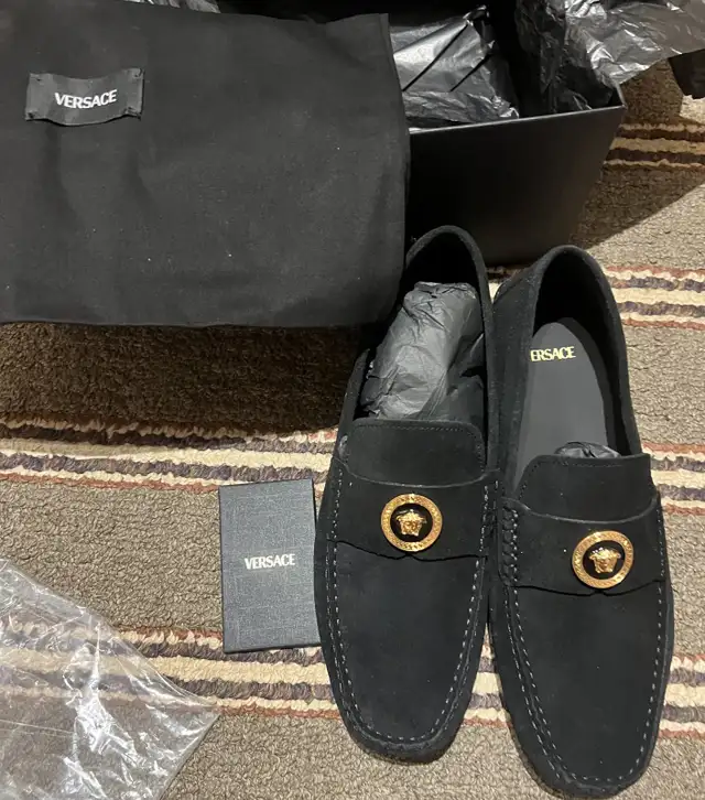 Versace Men Suede Black Shoes in Men's in City of Toronto - Image 10