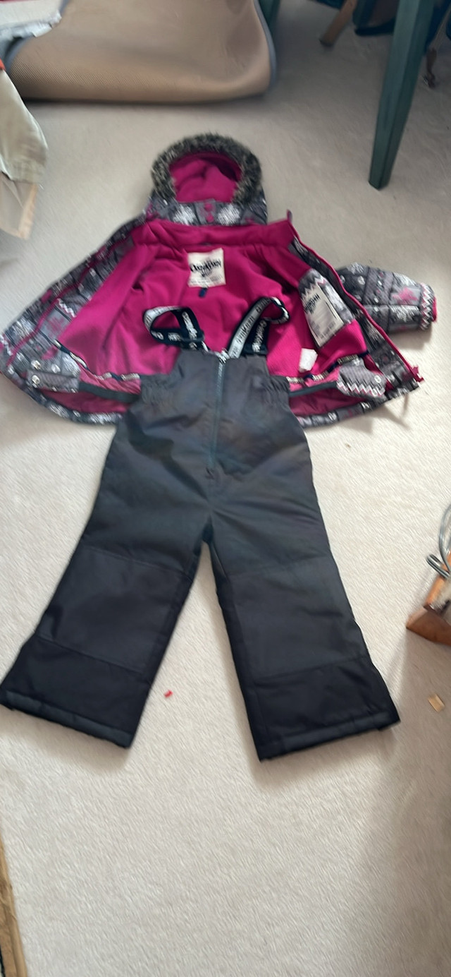 New condition Snow suit size 3T in Clothing - 3T in Calgary