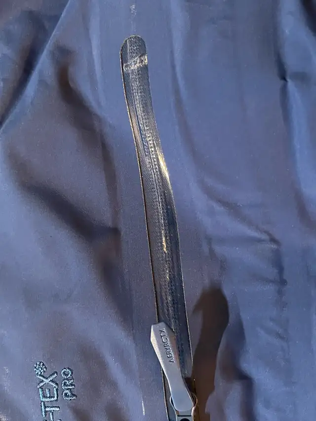 Arcteryx alpha sv blue jacket in Men's in City of Toronto - Image 5