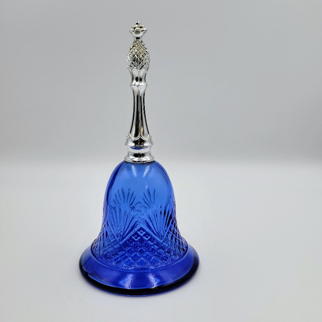 Vintage Avon Bell Glass Perfume Bottle Blue Pineapple Finial Moo in Arts & Collectibles in Strathcona County - Image 4