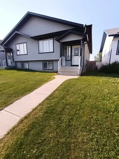 2 bedroom duplex located in rocky mountain house. -furnished -comes with wifi/internet -utlities not...