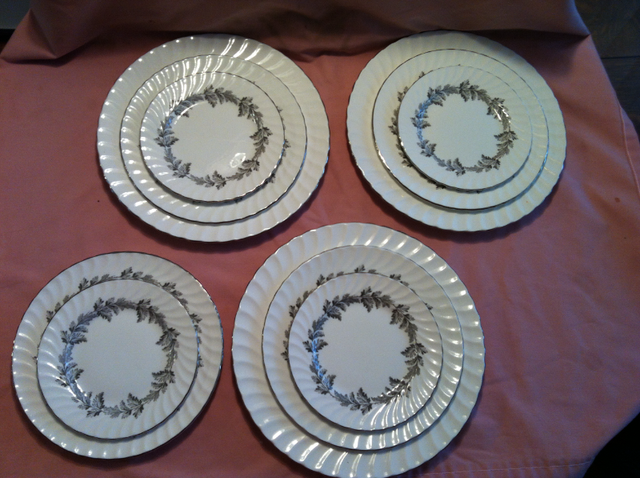 AYNSLEY CHINA in Arts & Collectibles in Barrie - Image 2