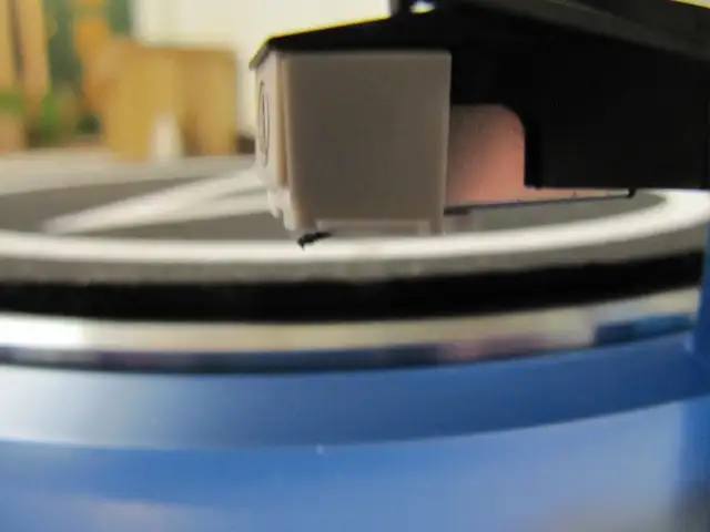 Audio Technica Model AT-LP60 Stereo Turntable Like New Condition in Arts & Collectibles in Mississauga / Peel Region - Image 8