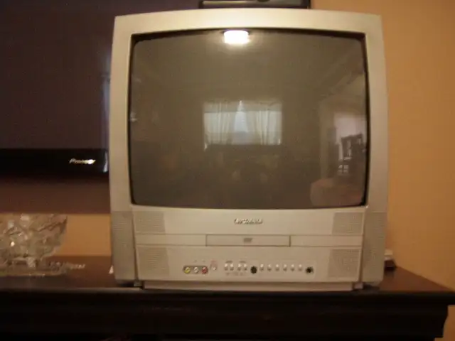 Sylvania 6520FDE 20-Inch TV / DVD Combo in TVs in Mississauga / Peel Region - Image 3