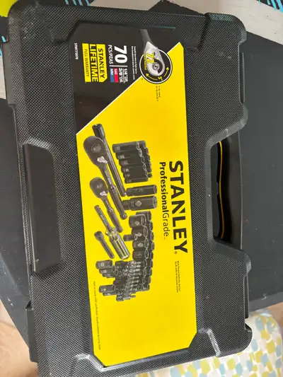 Stanley professional grade black chrome 70 pièce. En excellente condition. Raison de la vente est qu...