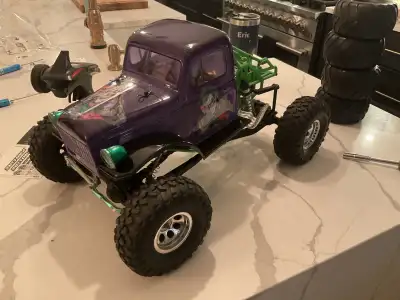 Selling a freshly made over Axial smt Craler/ monster truck. I lowered the suspension to make it mor...