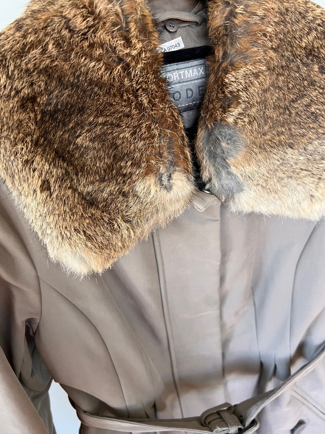 Max Mara coat in Women's - Tops & Outerwear in Mississauga / Peel Region - Image 2