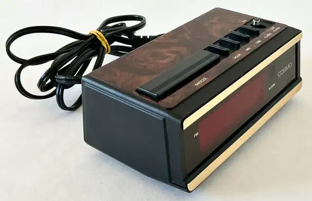 Vintage 1980 Collection Hologe Alarm Clock COSMO E517M63417655383169121
