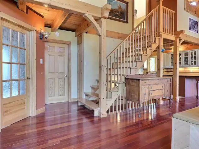 Chalet bord de l’eau / Waterfront for Rent – Lac Lovering, Magog in Quebec in Canada - Image 6