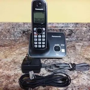 À St-Jacques dans Lanaudière, collé sur la 158, Téléphone sans fil, Panasonic avec sa base et ses fi...
