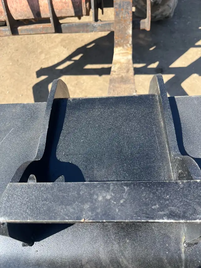  Brand new bobcat 25 inch mini excavator bucket  in Other in Chatham-Kent - Image 4
