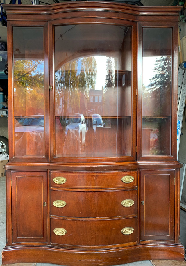 Duncan Phyfe Antique Hutch in Hutches & Display Cabinets in City of Toronto - Image 2