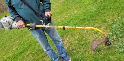 Curved Shaft Weed Whacker Model CS26 (RY28020) with Brushcutter Attachment. Has not been used for 2...
