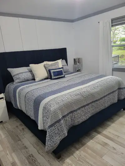 King Size Upholstered Wingback Bed with Quilt Set Please read en, View more