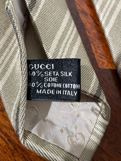 Gucci cravate authentique/ tie dans Hommes  à Ouest de l’Île - Image 3