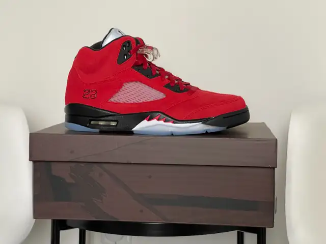 Air Jordan 5 Raging Bull Red 2021 size 10.5 in Men's Shoes in City of Toronto - Image 2