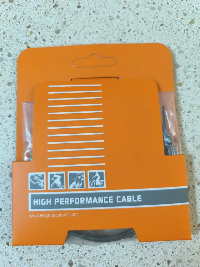 Câbles vélo de freins et vitesses  Bicycle Shift & brake cables in Frames & Parts in City of Montréal - Image 3