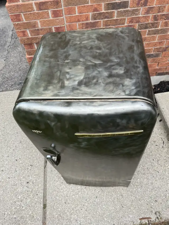 1952 Frigidaire- Bare-Metal Showpiece (Non-Working/Display) in Arts & Collectibles in Kitchener / Waterloo - Image 8