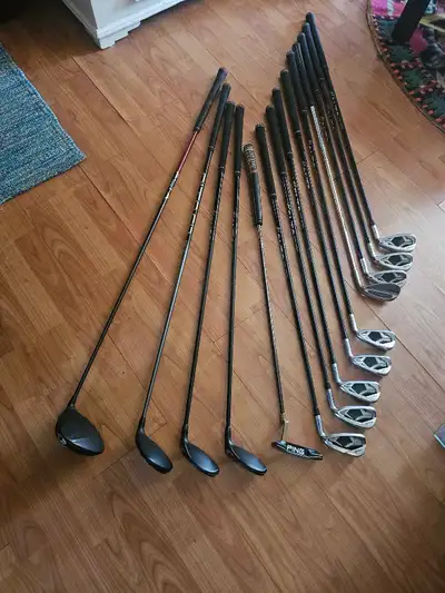 Je vends cet ensemble complet de clubs de golf Ping, un choix idéal pour améliorer votre jeu sur le...