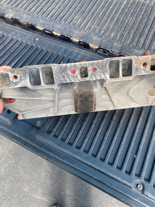 Edelbrock Aluminum intake sbc in Engine & Engine Parts in Guelph - Image 3