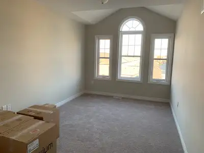 Room for rent in Brampton Female only as washroom is shared with another female Bedroom have big win...