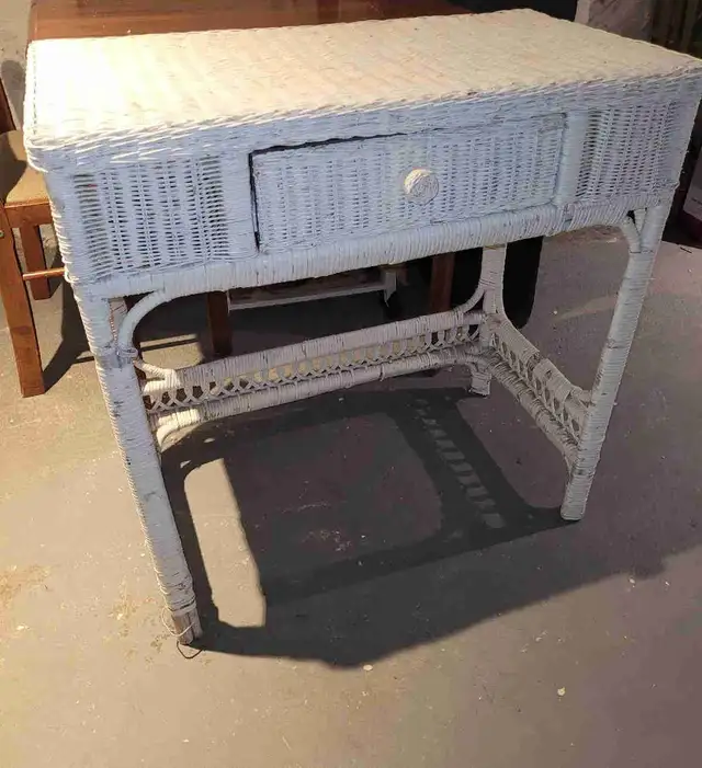 wicker single person desk with drawer in Other Tables in Barrie - Image 2