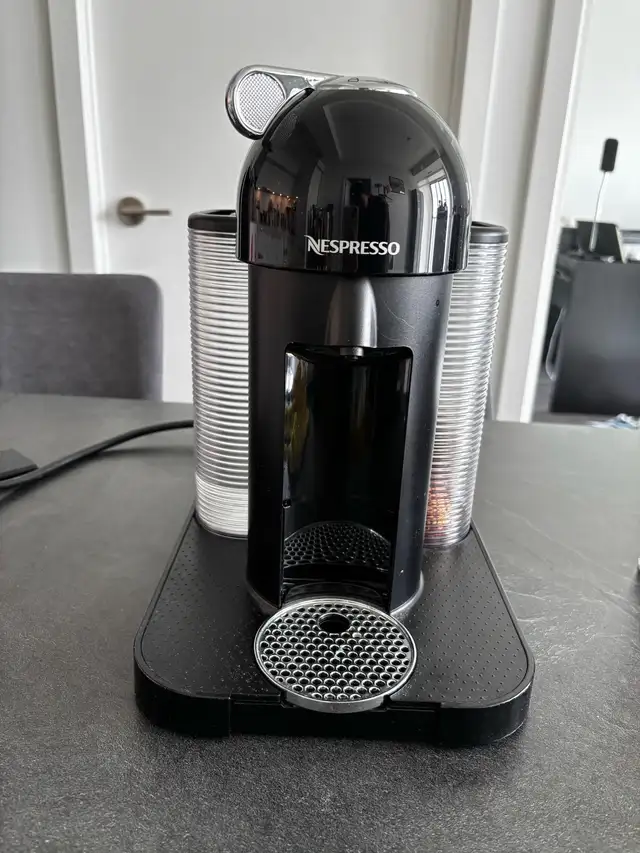 Nespresso Vertuo Machine, Milk Frother, Capsule Drawer+capsules62865712181762121