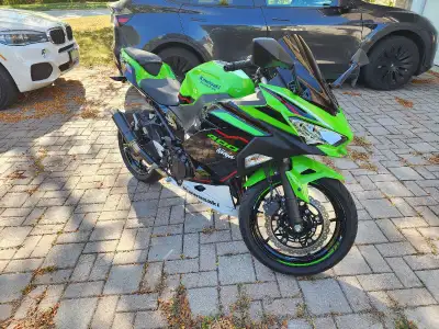 2022 Ninja 400 KRT edition. The bike is in mint condition, never dropped. Only 3566km on her, oil ch...