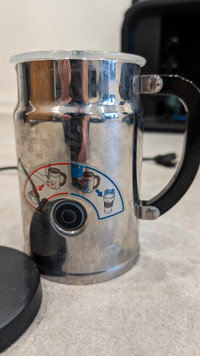 Nespresso milk steamer, good condition.